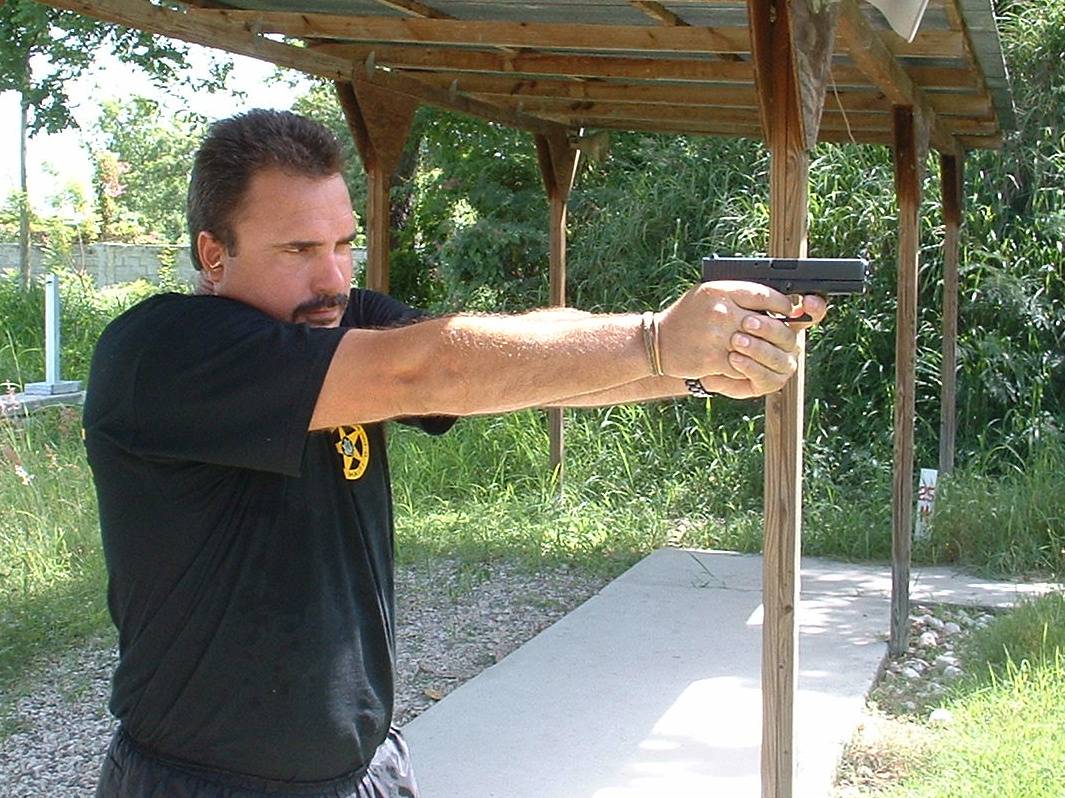 Johan Raath conducting handgun training